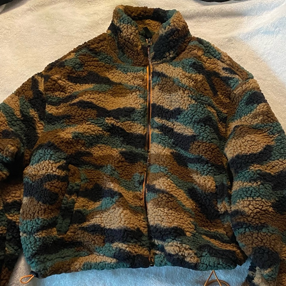 Camo Cropped Women’s Fuzzy Sweatshirt